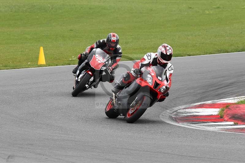 Motorcycle action photographs;Trackday digital images;event digital images;eventdigitalimages;no limits trackday;peter wileman photography;snetterton;snetterton circuit norfolk;snetterton photographs;trackday;trackday photos