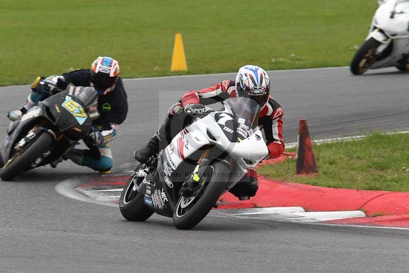 Motorcycle action photographs;Trackday digital images;event digital images;eventdigitalimages;no limits trackday;peter wileman photography;snetterton;snetterton circuit norfolk;snetterton photographs;trackday;trackday photos