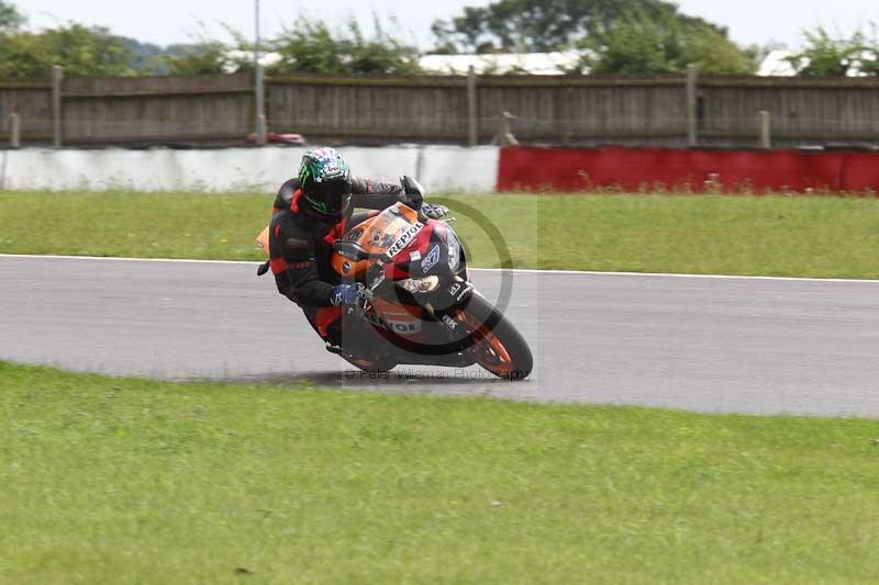 Motorcycle action photographs;Trackday digital images;event digital images;eventdigitalimages;no limits trackday;peter wileman photography;snetterton;snetterton circuit norfolk;snetterton photographs;trackday;trackday photos