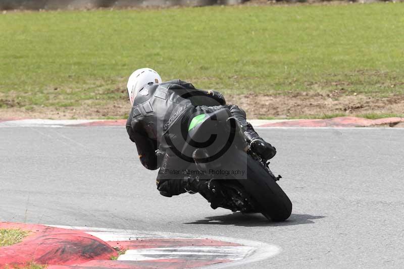 Motorcycle action photographs;Trackday digital images;event digital images;eventdigitalimages;no limits trackday;peter wileman photography;snetterton;snetterton circuit norfolk;snetterton photographs;trackday;trackday photos