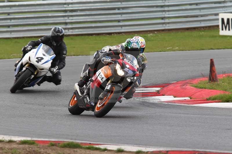 Motorcycle action photographs;Trackday digital images;event digital images;eventdigitalimages;no limits trackday;peter wileman photography;snetterton;snetterton circuit norfolk;snetterton photographs;trackday;trackday photos