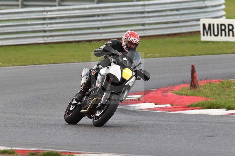 Motorcycle action photographs;Trackday digital images;event digital images;eventdigitalimages;no limits trackday;peter wileman photography;snetterton;snetterton circuit norfolk;snetterton photographs;trackday;trackday photos