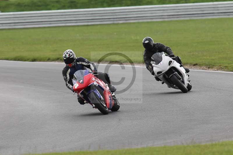 Motorcycle action photographs;Trackday digital images;event digital images;eventdigitalimages;no limits trackday;peter wileman photography;snetterton;snetterton circuit norfolk;snetterton photographs;trackday;trackday photos