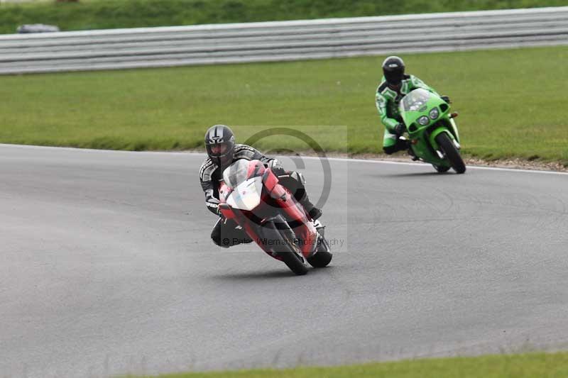 Motorcycle action photographs;Trackday digital images;event digital images;eventdigitalimages;no limits trackday;peter wileman photography;snetterton;snetterton circuit norfolk;snetterton photographs;trackday;trackday photos