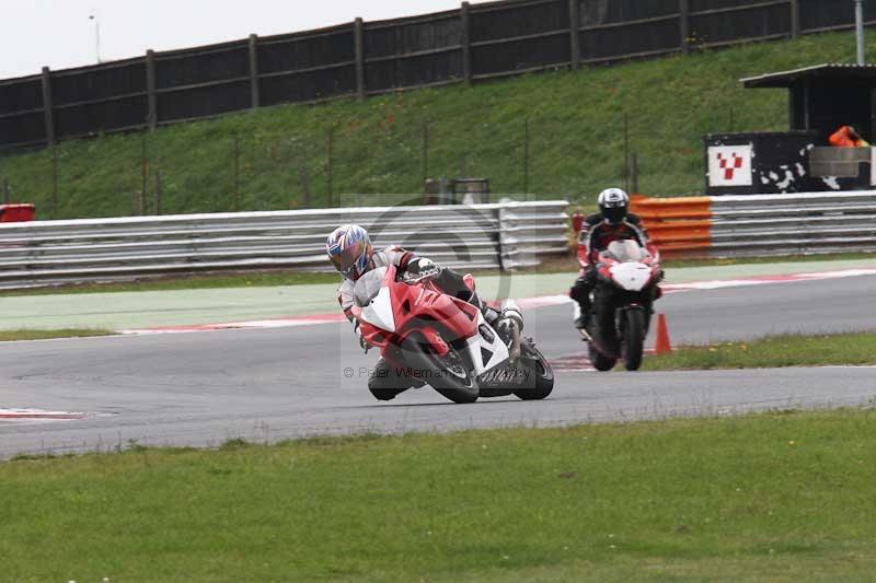 Motorcycle action photographs;Trackday digital images;event digital images;eventdigitalimages;no limits trackday;peter wileman photography;snetterton;snetterton circuit norfolk;snetterton photographs;trackday;trackday photos