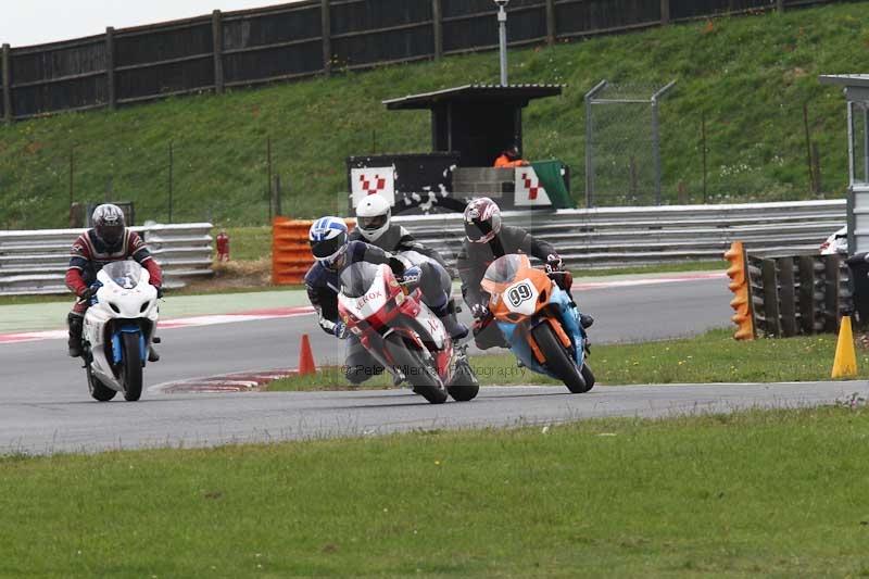 Motorcycle action photographs;Trackday digital images;event digital images;eventdigitalimages;no limits trackday;peter wileman photography;snetterton;snetterton circuit norfolk;snetterton photographs;trackday;trackday photos