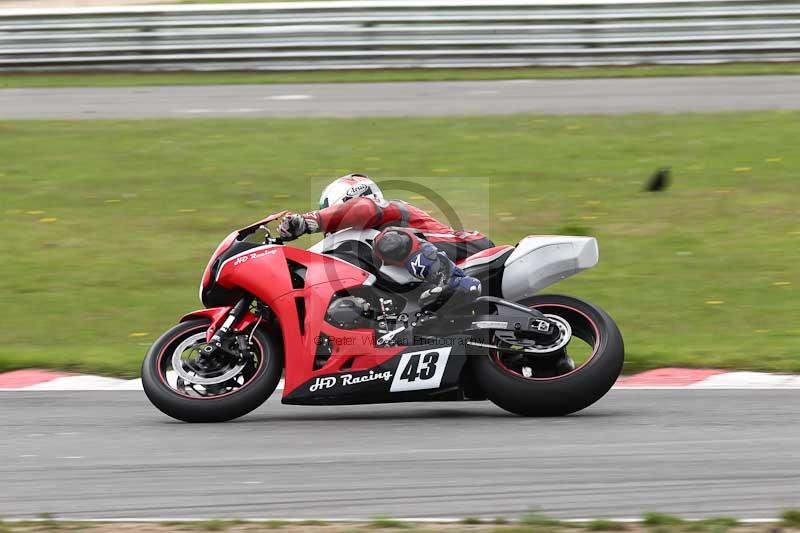 Motorcycle action photographs;Trackday digital images;event digital images;eventdigitalimages;no limits trackday;peter wileman photography;snetterton;snetterton circuit norfolk;snetterton photographs;trackday;trackday photos