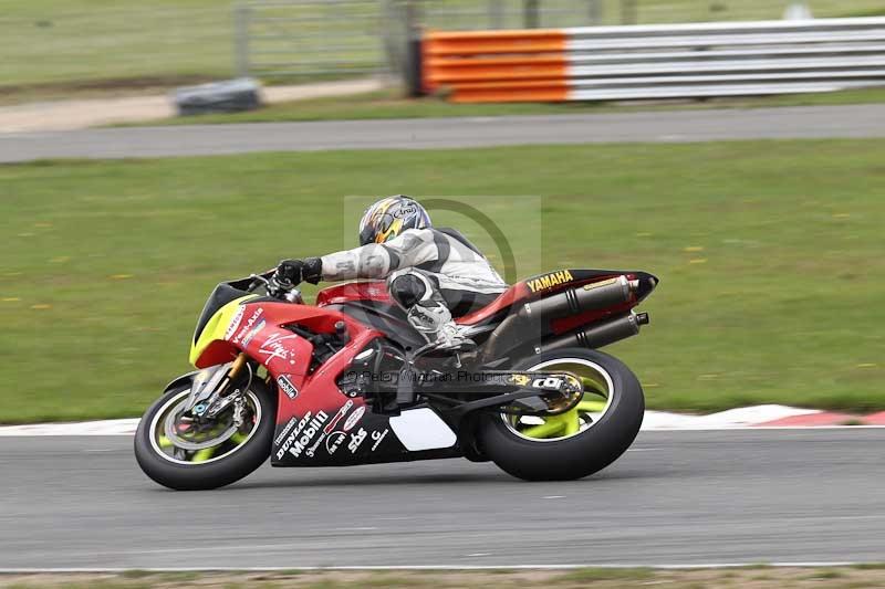 Motorcycle action photographs;Trackday digital images;event digital images;eventdigitalimages;no limits trackday;peter wileman photography;snetterton;snetterton circuit norfolk;snetterton photographs;trackday;trackday photos