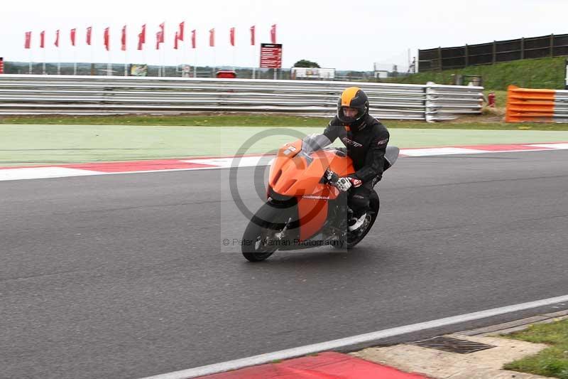 Motorcycle action photographs;Trackday digital images;event digital images;eventdigitalimages;no limits trackday;peter wileman photography;snetterton;snetterton circuit norfolk;snetterton photographs;trackday;trackday photos