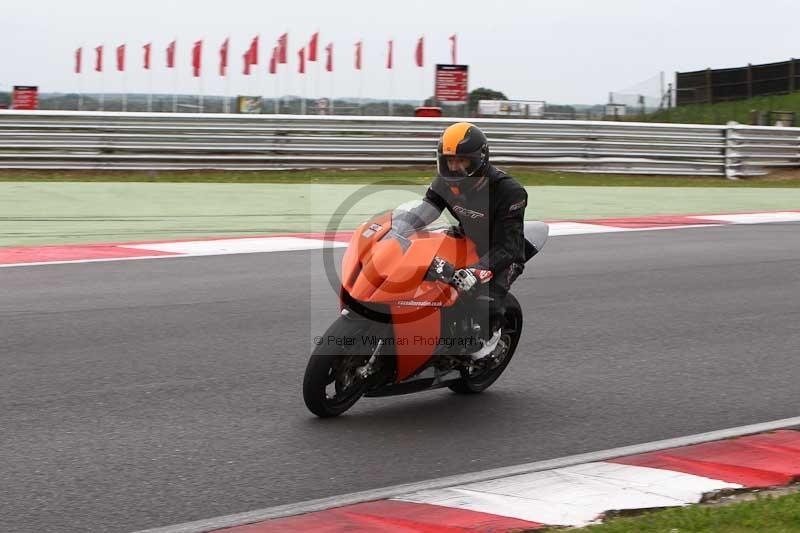 Motorcycle action photographs;Trackday digital images;event digital images;eventdigitalimages;no limits trackday;peter wileman photography;snetterton;snetterton circuit norfolk;snetterton photographs;trackday;trackday photos