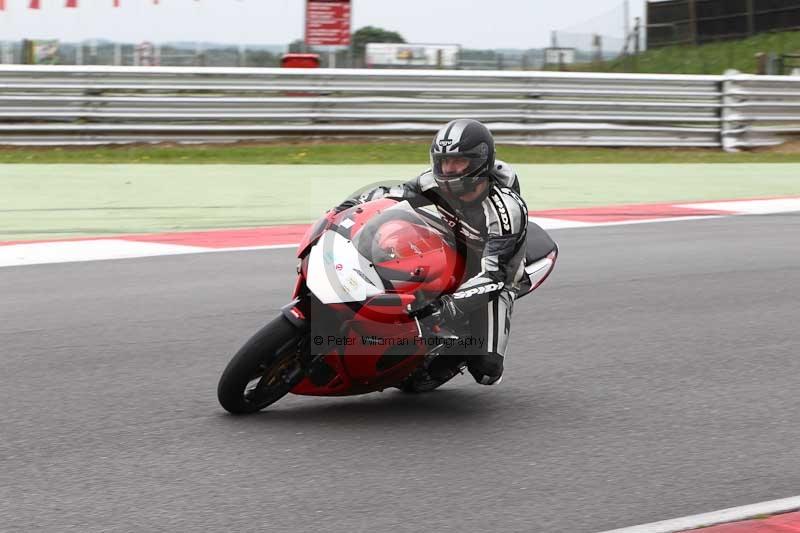 Motorcycle action photographs;Trackday digital images;event digital images;eventdigitalimages;no limits trackday;peter wileman photography;snetterton;snetterton circuit norfolk;snetterton photographs;trackday;trackday photos