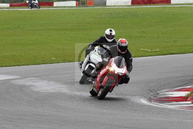 Motorcycle action photographs;Trackday digital images;event digital images;eventdigitalimages;no limits trackday;peter wileman photography;snetterton;snetterton circuit norfolk;snetterton photographs;trackday;trackday photos