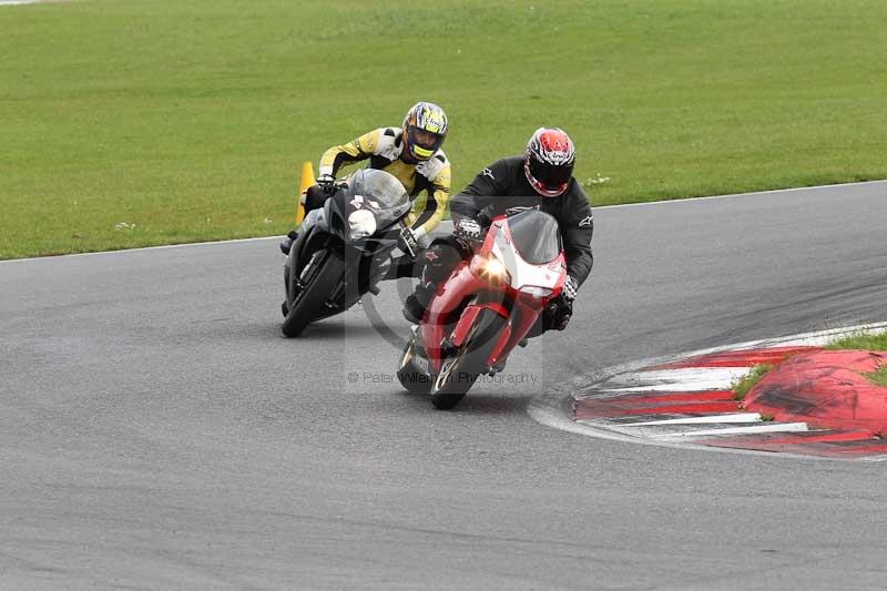 Motorcycle action photographs;Trackday digital images;event digital images;eventdigitalimages;no limits trackday;peter wileman photography;snetterton;snetterton circuit norfolk;snetterton photographs;trackday;trackday photos
