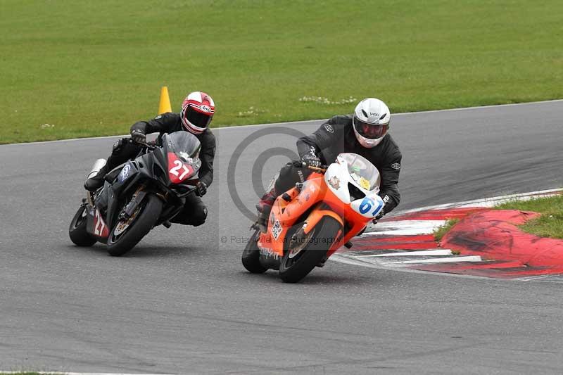 Motorcycle action photographs;Trackday digital images;event digital images;eventdigitalimages;no limits trackday;peter wileman photography;snetterton;snetterton circuit norfolk;snetterton photographs;trackday;trackday photos
