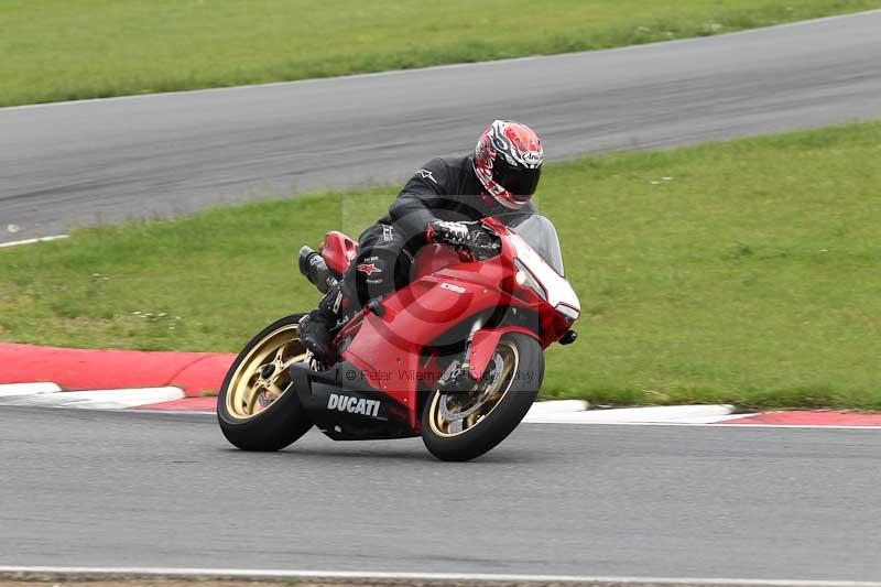 Motorcycle action photographs;Trackday digital images;event digital images;eventdigitalimages;no limits trackday;peter wileman photography;snetterton;snetterton circuit norfolk;snetterton photographs;trackday;trackday photos