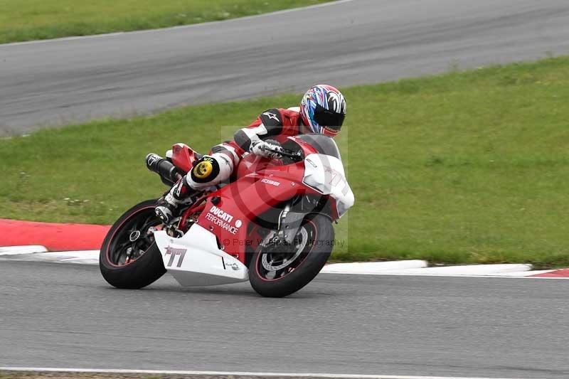Motorcycle action photographs;Trackday digital images;event digital images;eventdigitalimages;no limits trackday;peter wileman photography;snetterton;snetterton circuit norfolk;snetterton photographs;trackday;trackday photos