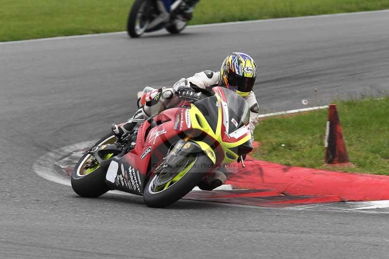 Motorcycle action photographs;Trackday digital images;event digital images;eventdigitalimages;no limits trackday;peter wileman photography;snetterton;snetterton circuit norfolk;snetterton photographs;trackday;trackday photos