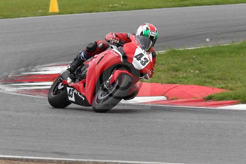 Motorcycle action photographs;Trackday digital images;event digital images;eventdigitalimages;no limits trackday;peter wileman photography;snetterton;snetterton circuit norfolk;snetterton photographs;trackday;trackday photos