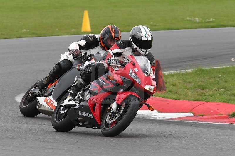 Motorcycle action photographs;Trackday digital images;event digital images;eventdigitalimages;no limits trackday;peter wileman photography;snetterton;snetterton circuit norfolk;snetterton photographs;trackday;trackday photos