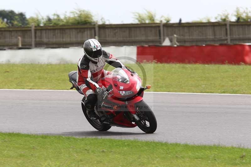 Motorcycle action photographs;Trackday digital images;event digital images;eventdigitalimages;no limits trackday;peter wileman photography;snetterton;snetterton circuit norfolk;snetterton photographs;trackday;trackday photos