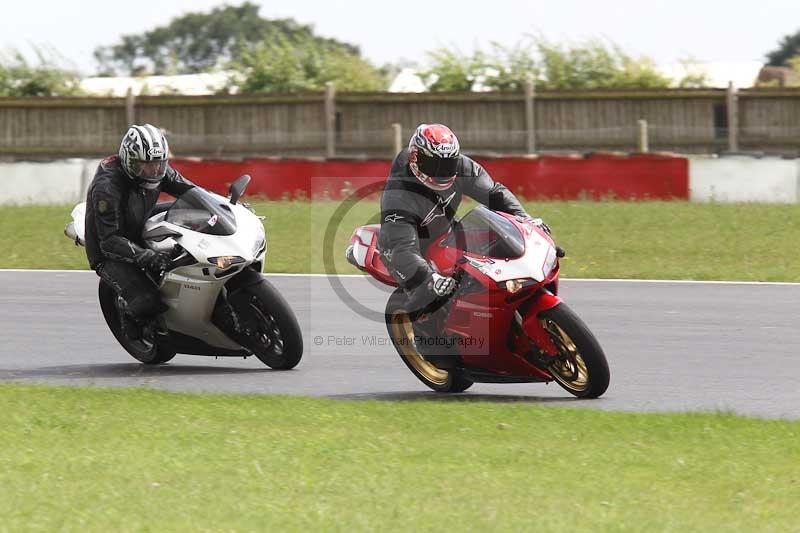 Motorcycle action photographs;Trackday digital images;event digital images;eventdigitalimages;no limits trackday;peter wileman photography;snetterton;snetterton circuit norfolk;snetterton photographs;trackday;trackday photos
