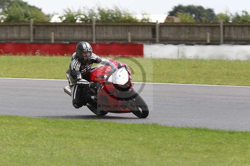 Motorcycle action photographs;Trackday digital images;event digital images;eventdigitalimages;no limits trackday;peter wileman photography;snetterton;snetterton circuit norfolk;snetterton photographs;trackday;trackday photos