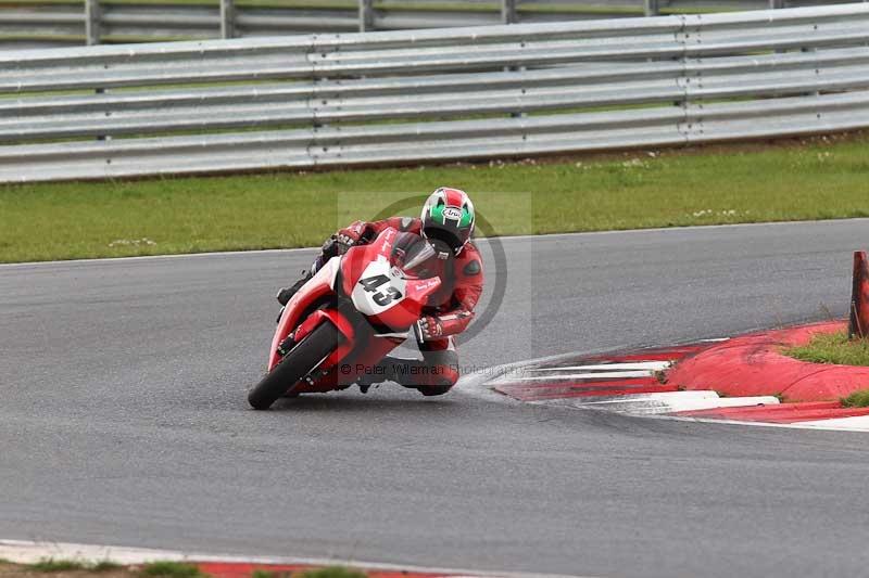 Motorcycle action photographs;Trackday digital images;event digital images;eventdigitalimages;no limits trackday;peter wileman photography;snetterton;snetterton circuit norfolk;snetterton photographs;trackday;trackday photos
