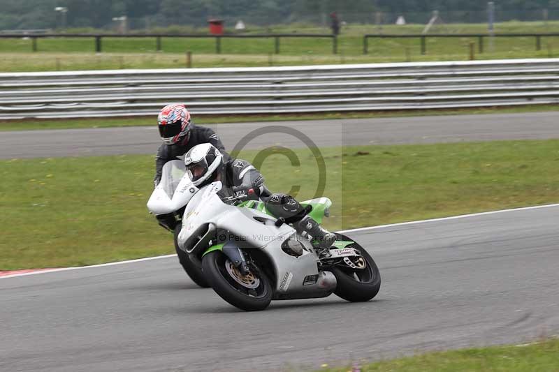 Motorcycle action photographs;Trackday digital images;event digital images;eventdigitalimages;no limits trackday;peter wileman photography;snetterton;snetterton circuit norfolk;snetterton photographs;trackday;trackday photos