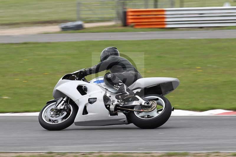 Motorcycle action photographs;Trackday digital images;event digital images;eventdigitalimages;no limits trackday;peter wileman photography;snetterton;snetterton circuit norfolk;snetterton photographs;trackday;trackday photos