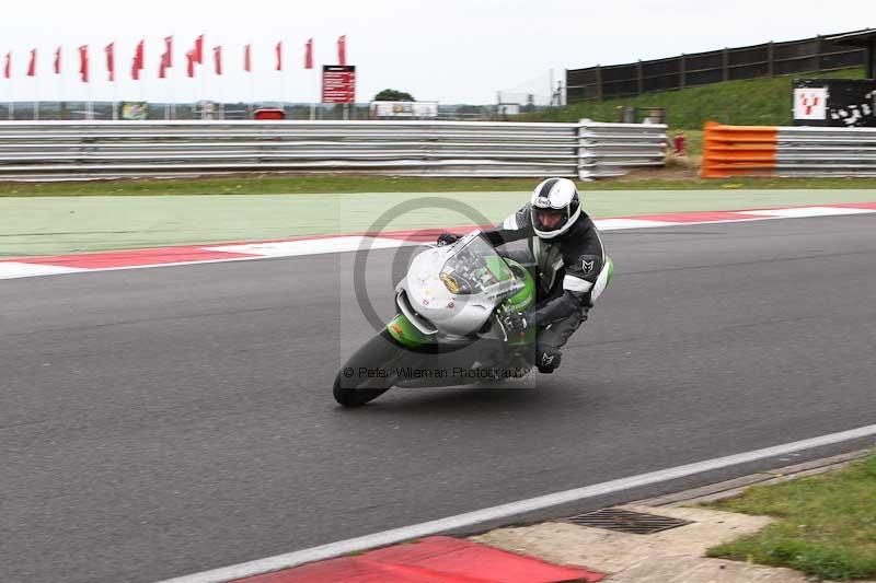 Motorcycle action photographs;Trackday digital images;event digital images;eventdigitalimages;no limits trackday;peter wileman photography;snetterton;snetterton circuit norfolk;snetterton photographs;trackday;trackday photos