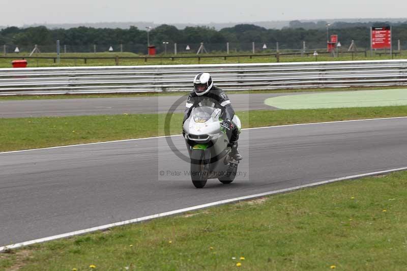 Motorcycle action photographs;Trackday digital images;event digital images;eventdigitalimages;no limits trackday;peter wileman photography;snetterton;snetterton circuit norfolk;snetterton photographs;trackday;trackday photos