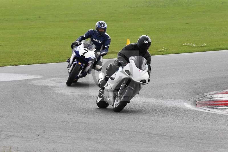 Motorcycle action photographs;Trackday digital images;event digital images;eventdigitalimages;no limits trackday;peter wileman photography;snetterton;snetterton circuit norfolk;snetterton photographs;trackday;trackday photos