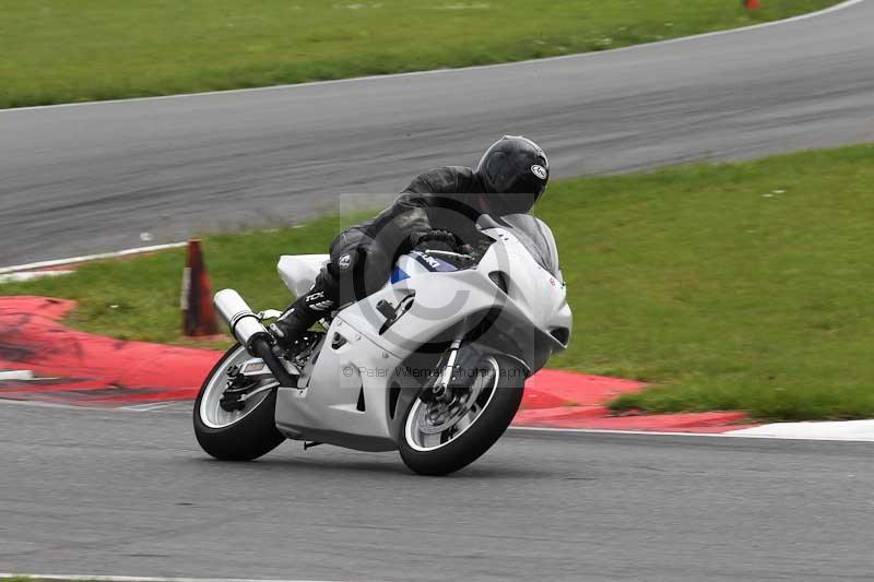 Motorcycle action photographs;Trackday digital images;event digital images;eventdigitalimages;no limits trackday;peter wileman photography;snetterton;snetterton circuit norfolk;snetterton photographs;trackday;trackday photos