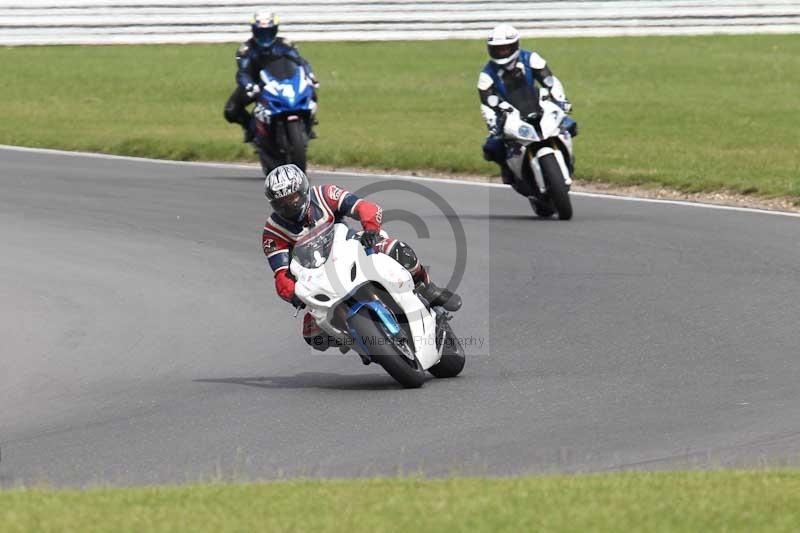 Motorcycle action photographs;Trackday digital images;event digital images;eventdigitalimages;no limits trackday;peter wileman photography;snetterton;snetterton circuit norfolk;snetterton photographs;trackday;trackday photos