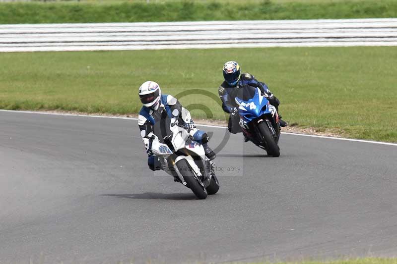 Motorcycle action photographs;Trackday digital images;event digital images;eventdigitalimages;no limits trackday;peter wileman photography;snetterton;snetterton circuit norfolk;snetterton photographs;trackday;trackday photos