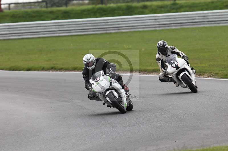 Motorcycle action photographs;Trackday digital images;event digital images;eventdigitalimages;no limits trackday;peter wileman photography;snetterton;snetterton circuit norfolk;snetterton photographs;trackday;trackday photos