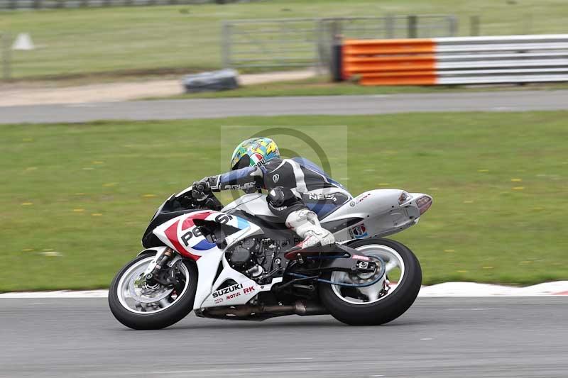 Motorcycle action photographs;Trackday digital images;event digital images;eventdigitalimages;no limits trackday;peter wileman photography;snetterton;snetterton circuit norfolk;snetterton photographs;trackday;trackday photos