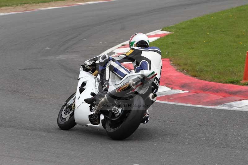 Motorcycle action photographs;Trackday digital images;event digital images;eventdigitalimages;no limits trackday;peter wileman photography;snetterton;snetterton circuit norfolk;snetterton photographs;trackday;trackday photos