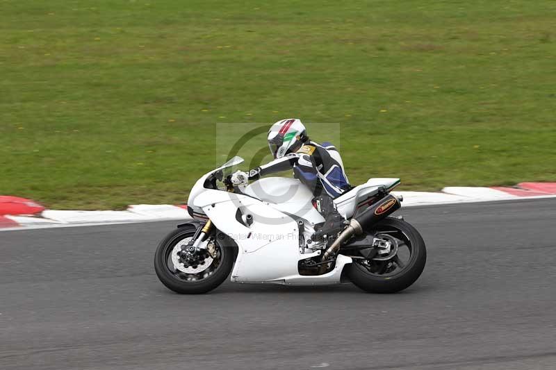 Motorcycle action photographs;Trackday digital images;event digital images;eventdigitalimages;no limits trackday;peter wileman photography;snetterton;snetterton circuit norfolk;snetterton photographs;trackday;trackday photos