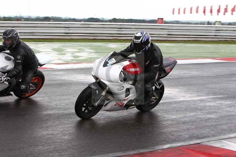 Motorcycle action photographs;Trackday digital images;event digital images;eventdigitalimages;no limits trackday;peter wileman photography;snetterton;snetterton circuit norfolk;snetterton photographs;trackday;trackday photos