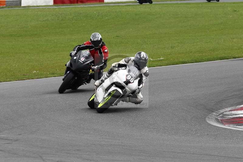 Motorcycle action photographs;Trackday digital images;event digital images;eventdigitalimages;no limits trackday;peter wileman photography;snetterton;snetterton circuit norfolk;snetterton photographs;trackday;trackday photos