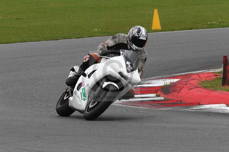 Motorcycle action photographs;Trackday digital images;event digital images;eventdigitalimages;no limits trackday;peter wileman photography;snetterton;snetterton circuit norfolk;snetterton photographs;trackday;trackday photos