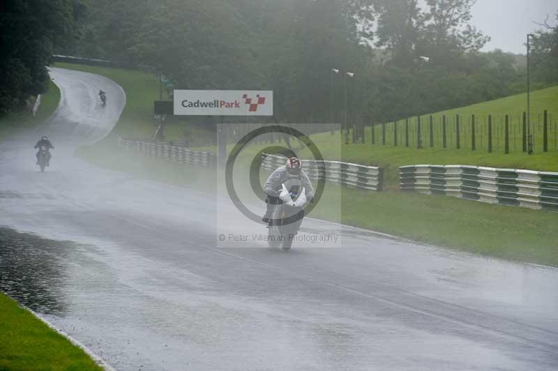 Motorcycle action photographs;Trackday digital images;cadwell;cadwell park photographs;event digital images;eventdigitalimages;motor racing louth lincolnshire;no limits trackdays;peter wileman photography;trackday;trackday photos