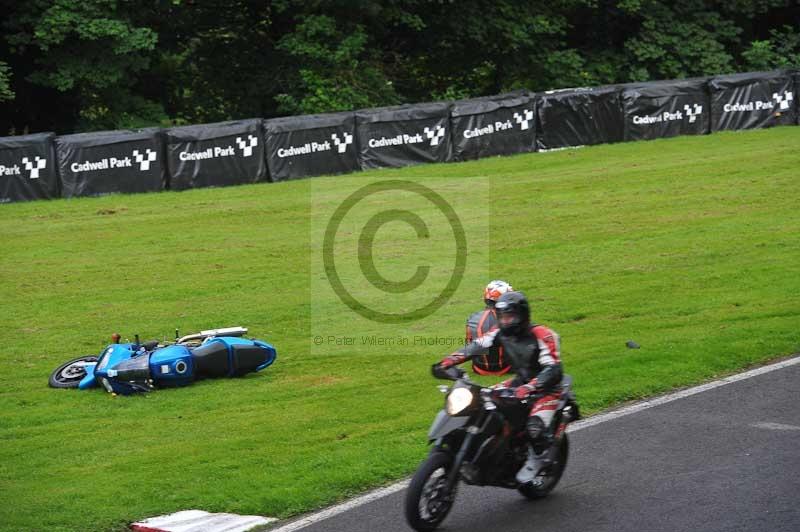 Motorcycle action photographs;Trackday digital images;cadwell;cadwell park photographs;event digital images;eventdigitalimages;motor racing louth lincolnshire;no limits trackdays;peter wileman photography;trackday;trackday photos