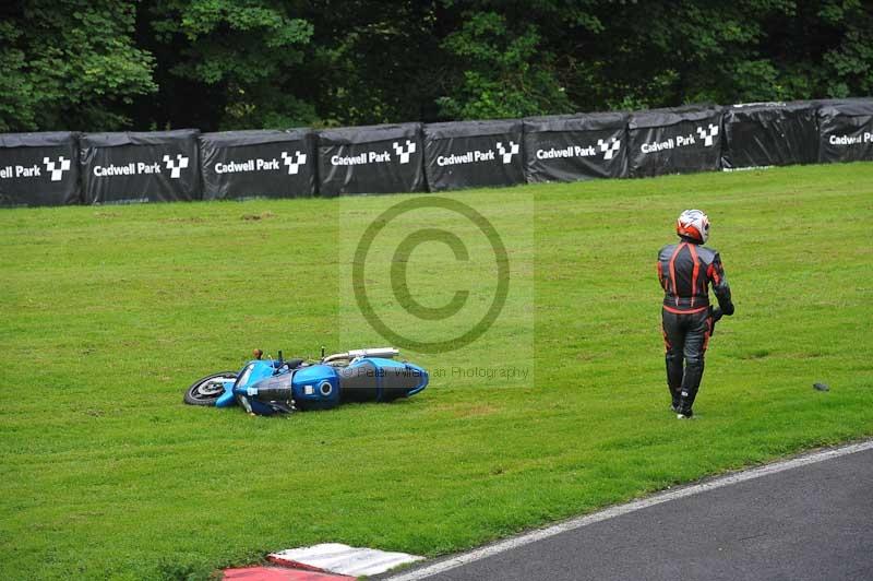 Motorcycle action photographs;Trackday digital images;cadwell;cadwell park photographs;event digital images;eventdigitalimages;motor racing louth lincolnshire;no limits trackdays;peter wileman photography;trackday;trackday photos