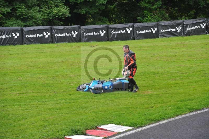Motorcycle action photographs;Trackday digital images;cadwell;cadwell park photographs;event digital images;eventdigitalimages;motor racing louth lincolnshire;no limits trackdays;peter wileman photography;trackday;trackday photos