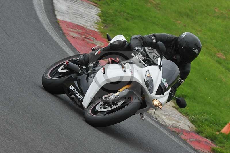 Motorcycle action photographs;Trackday digital images;cadwell;cadwell park photographs;event digital images;eventdigitalimages;motor racing louth lincolnshire;no limits trackdays;peter wileman photography;trackday;trackday photos