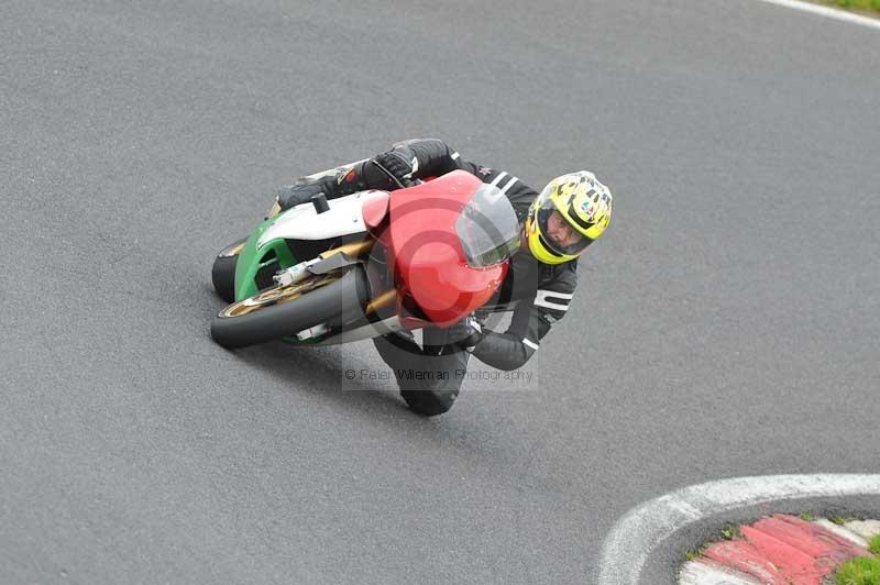 Motorcycle action photographs;Trackday digital images;cadwell;cadwell park photographs;event digital images;eventdigitalimages;motor racing louth lincolnshire;no limits trackdays;peter wileman photography;trackday;trackday photos
