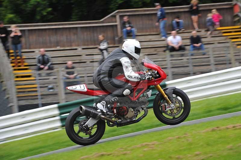 Motorcycle action photographs;Trackday digital images;cadwell;cadwell park photographs;event digital images;eventdigitalimages;motor racing louth lincolnshire;no limits trackdays;peter wileman photography;trackday;trackday photos