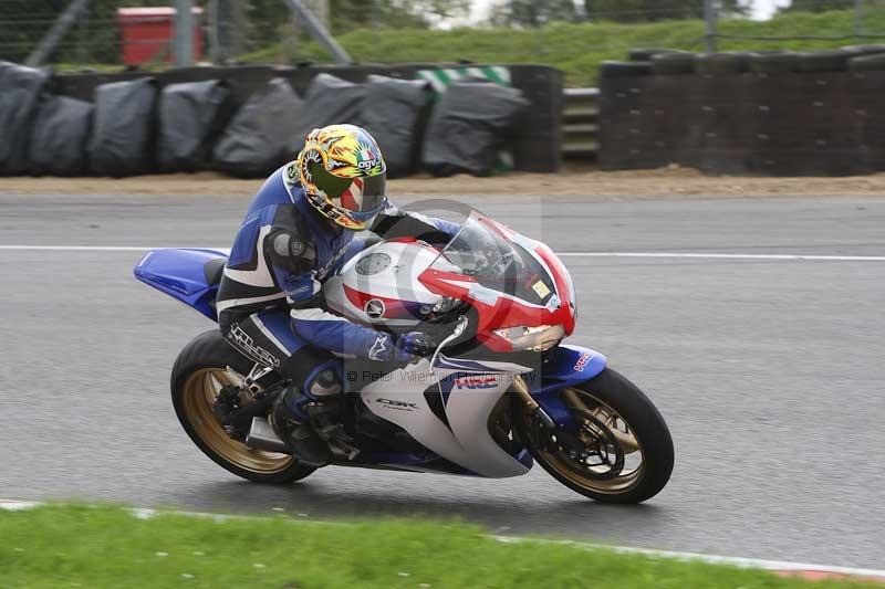 Motorcycle action photographs;Trackday digital images;brands;brands hatch photographs;event digital images;eventdigitalimages;motor racing london;no limits trackday;peter wileman photography;trackday;trackday photos